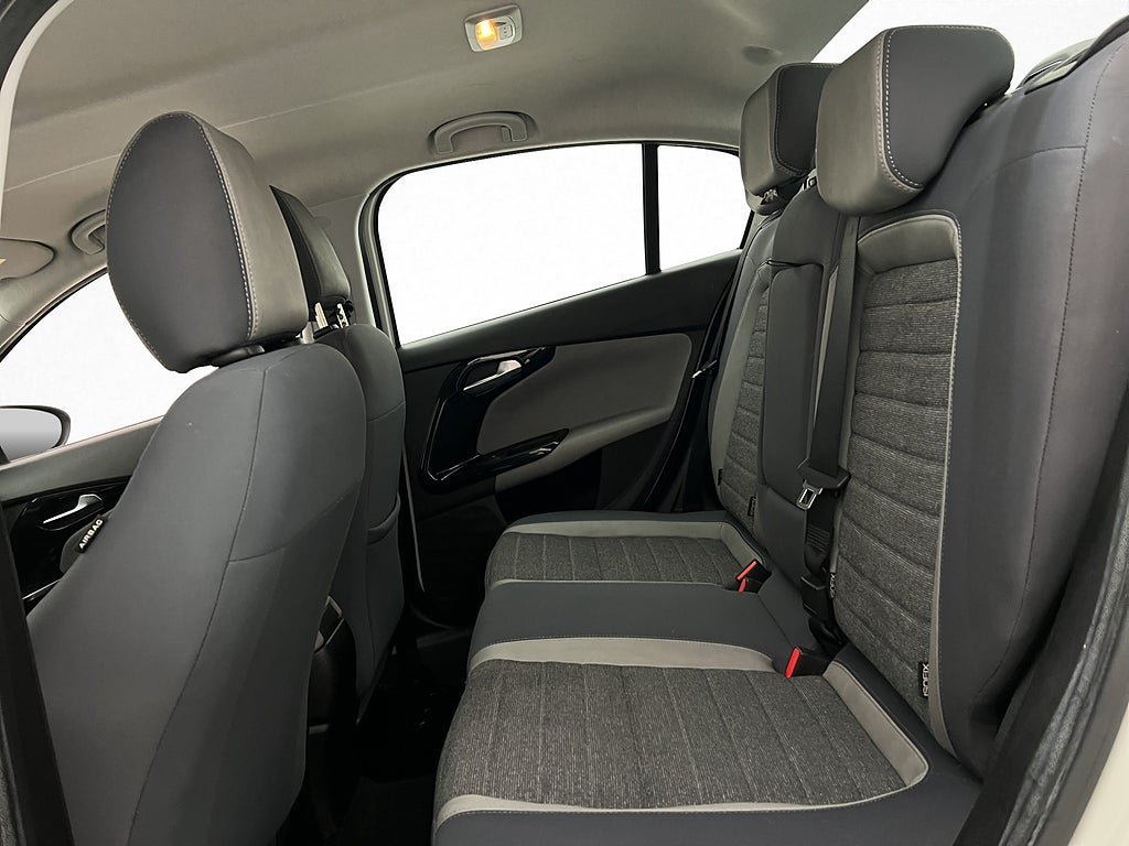 Vehicle Image 25