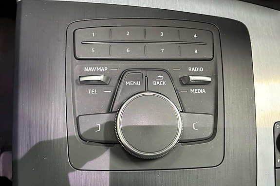 Vehicle Image 24