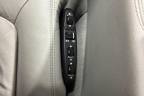 Vehicle Image 22