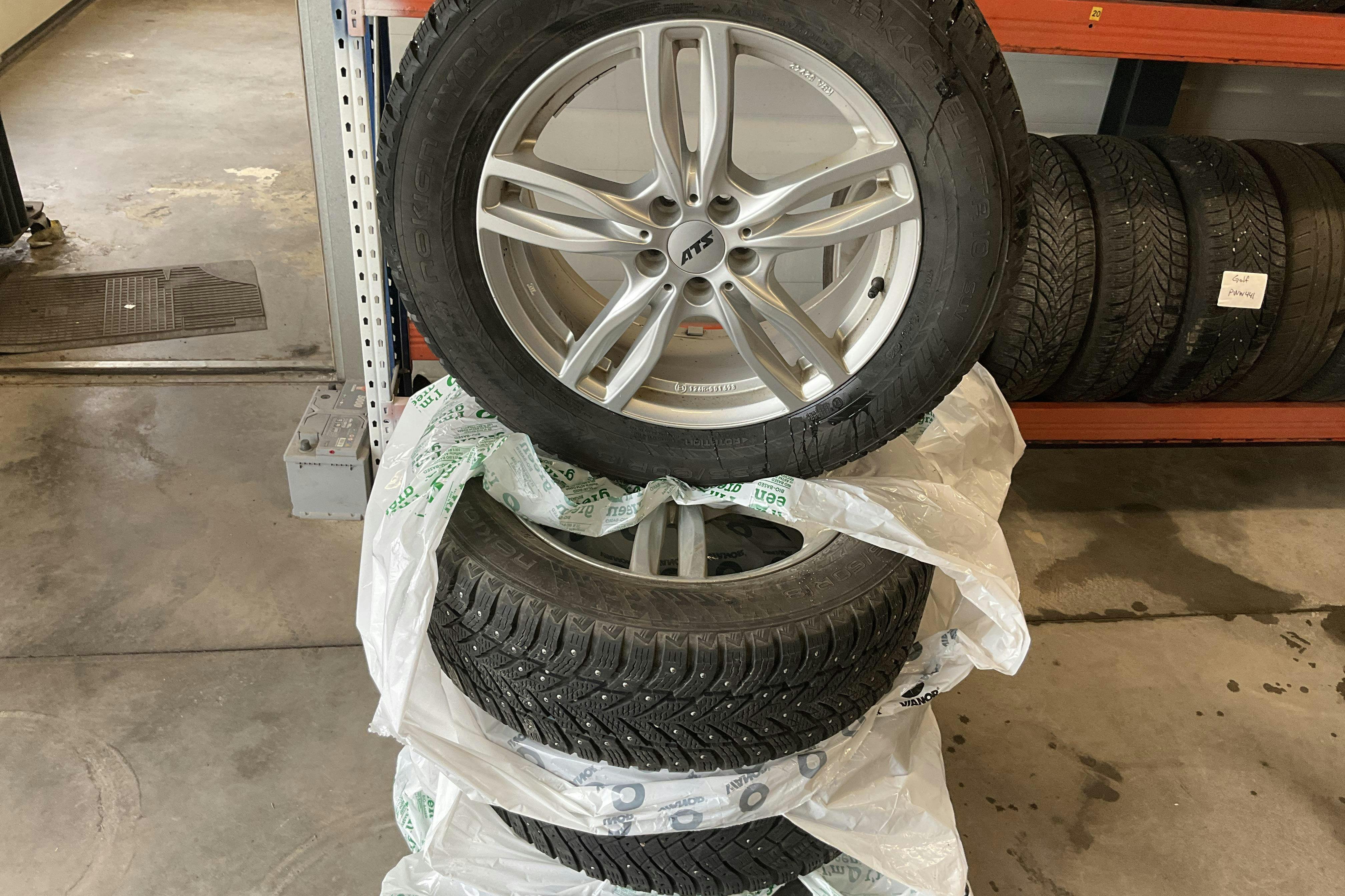 Vehicle Image 21