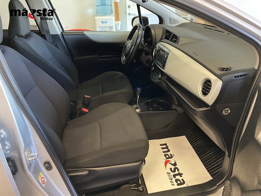 Vehicle Image 8