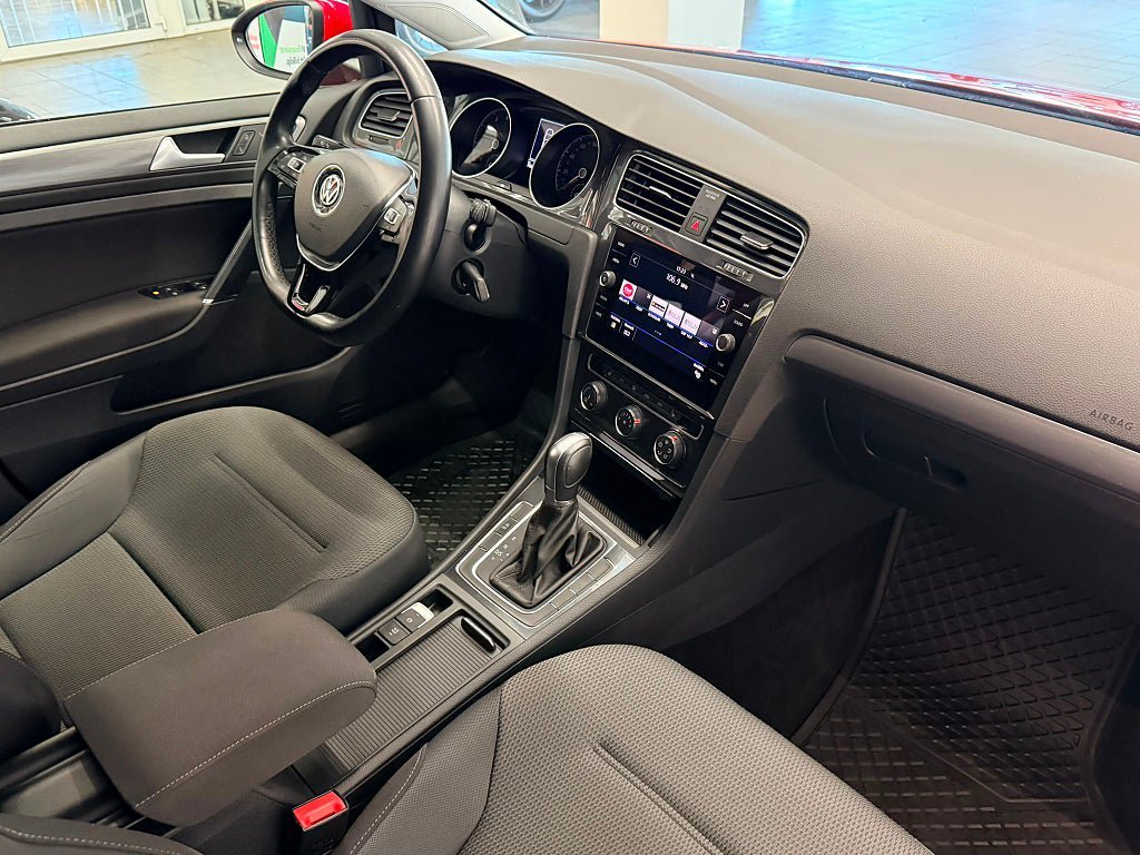 Vehicle Image 12