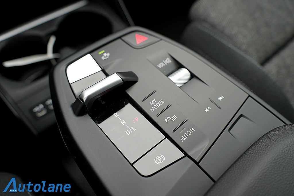 Vehicle Image 25