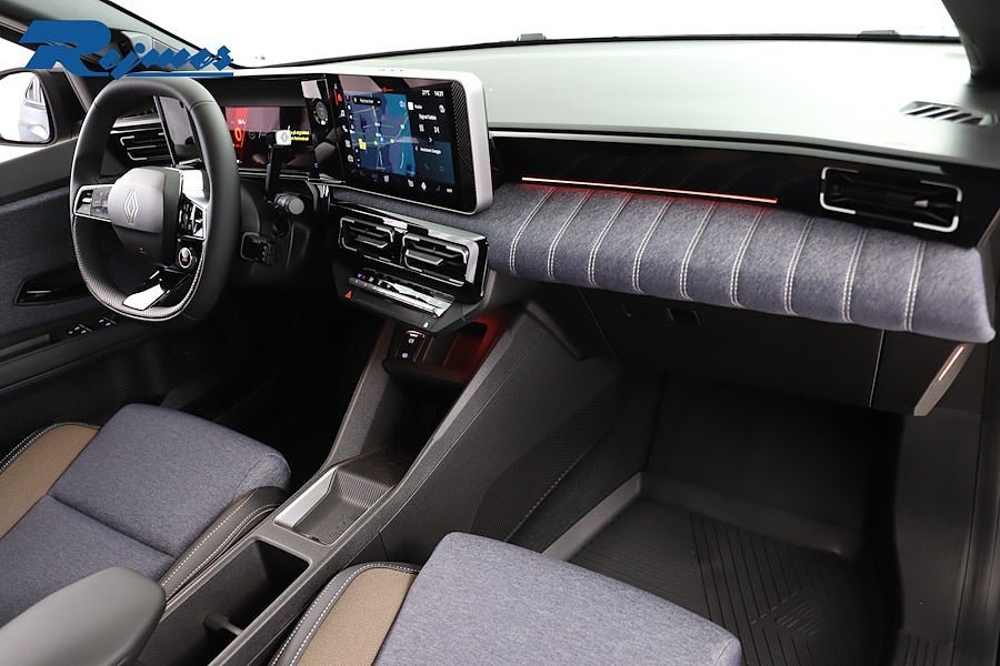 Vehicle Image 25