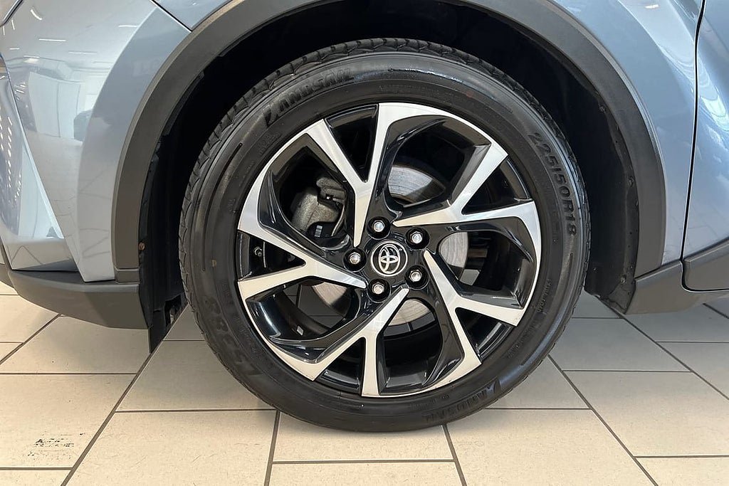 Vehicle Image 17