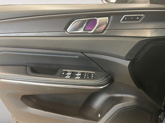 Vehicle Image 24