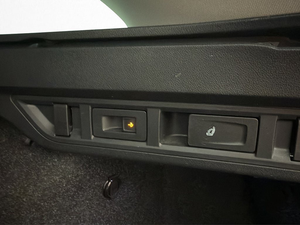 Vehicle Image 28