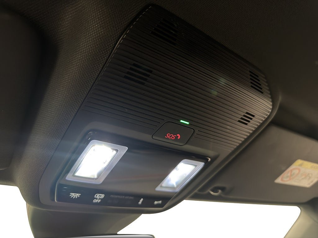 Vehicle Image 32