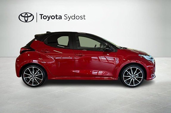 Vehicle Image 12