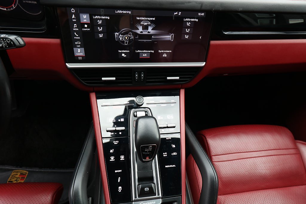 Vehicle Image 12
