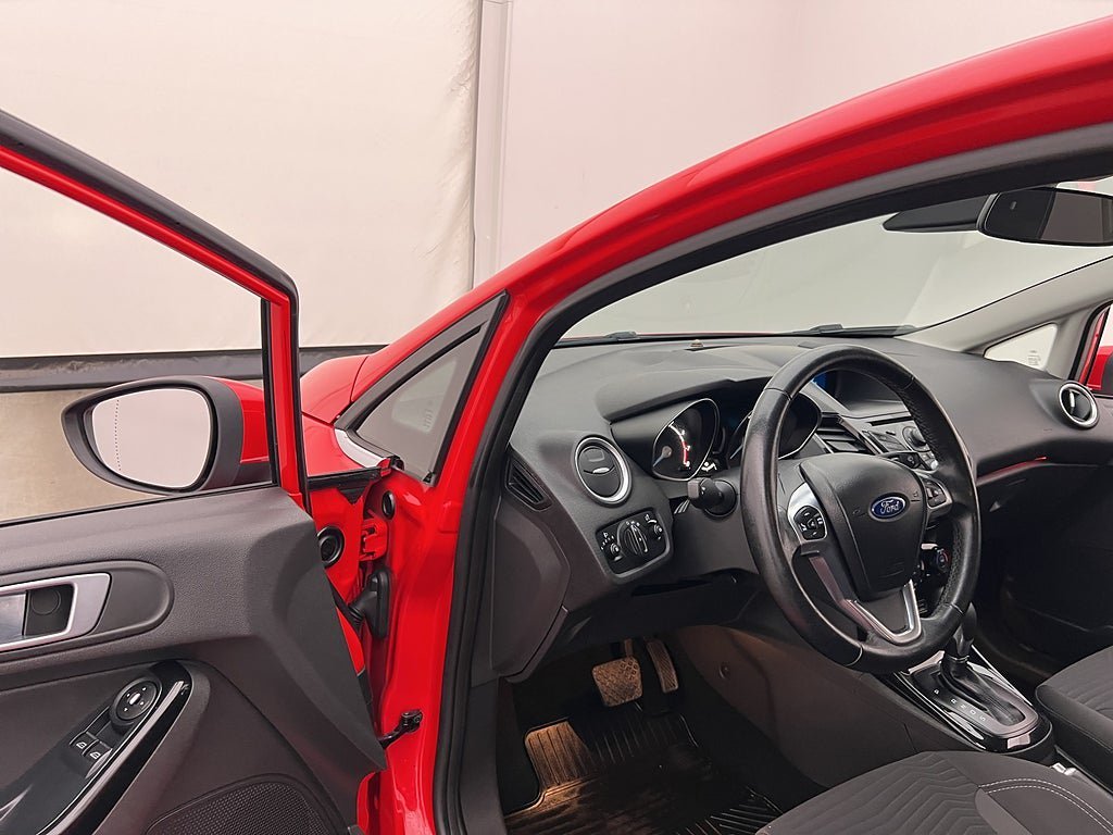 Vehicle Image 8