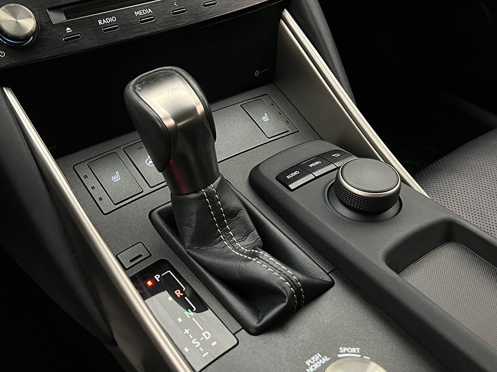 Vehicle Image 24