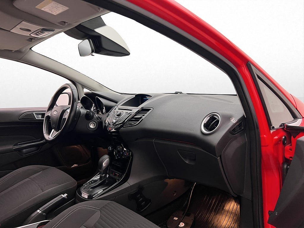 Vehicle Image 12