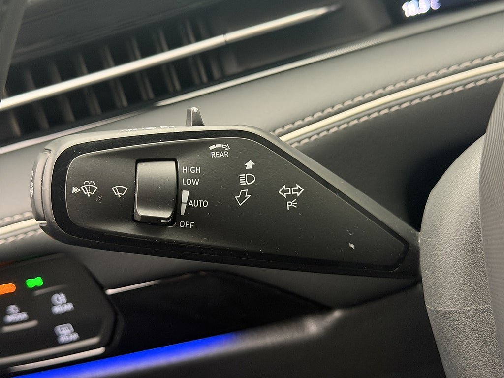 Vehicle Image 28