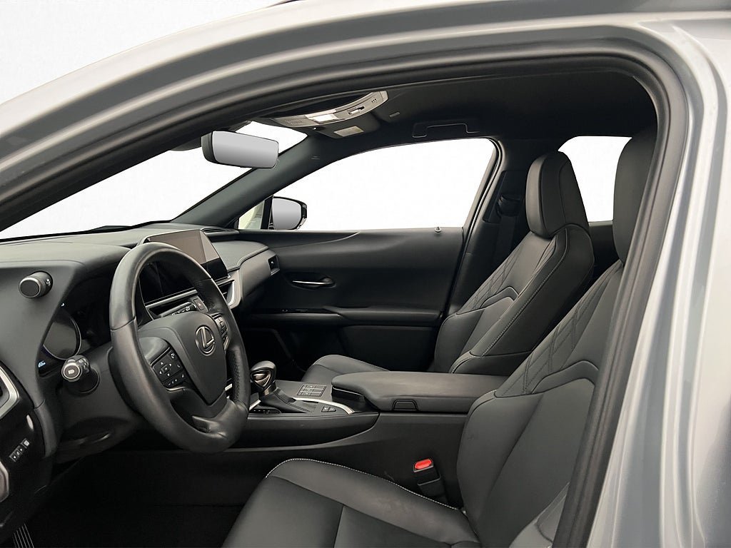 Vehicle Image 12