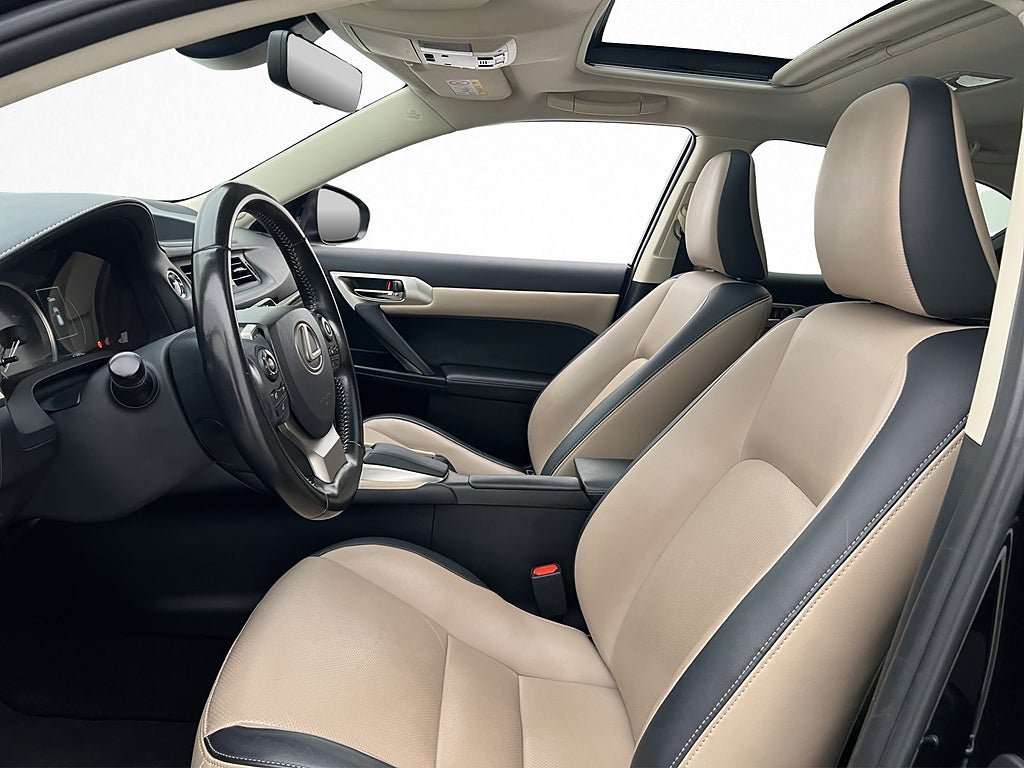 Vehicle Image 11