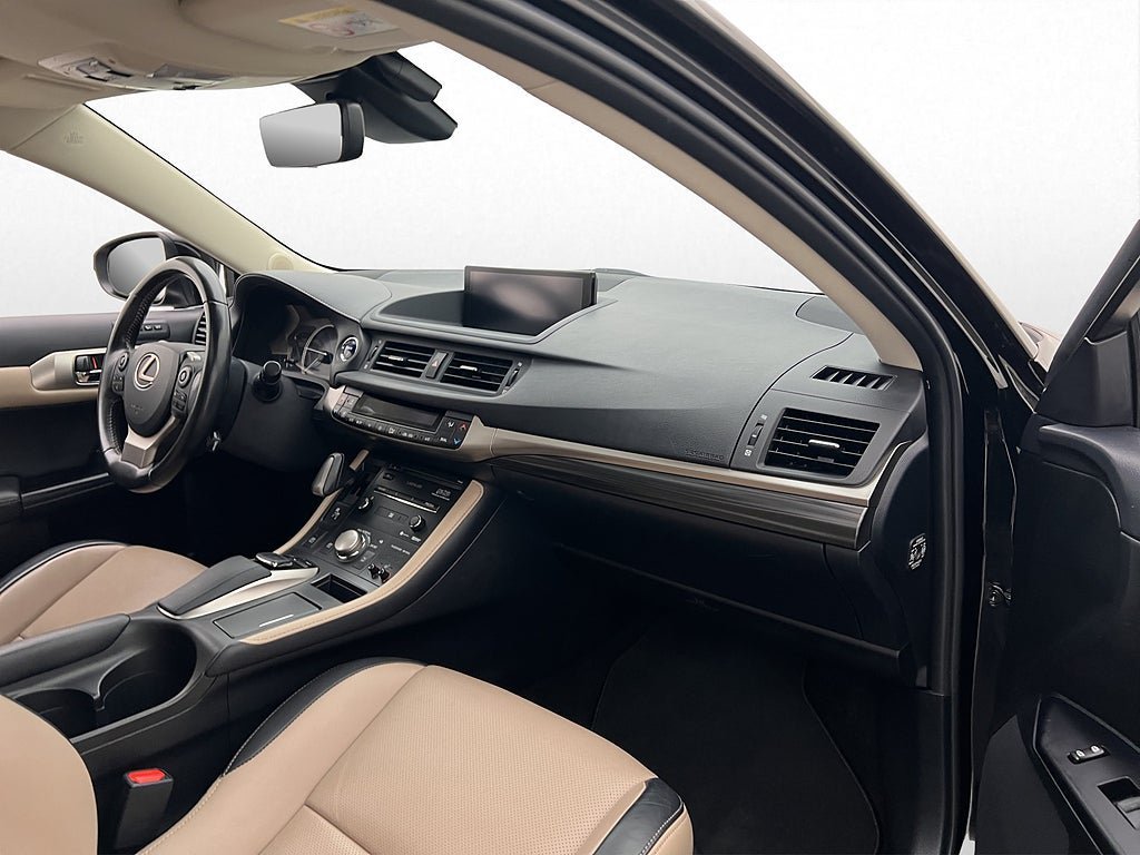 Vehicle Image 14