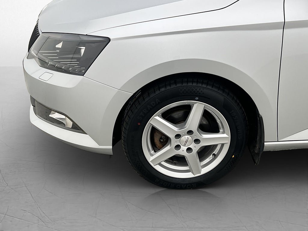 Vehicle Image 25