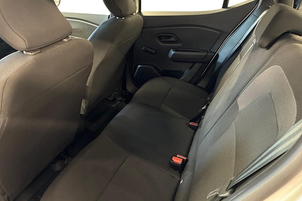 Vehicle Image 13