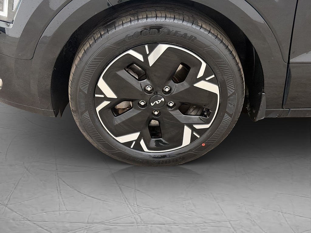 Vehicle Image 32