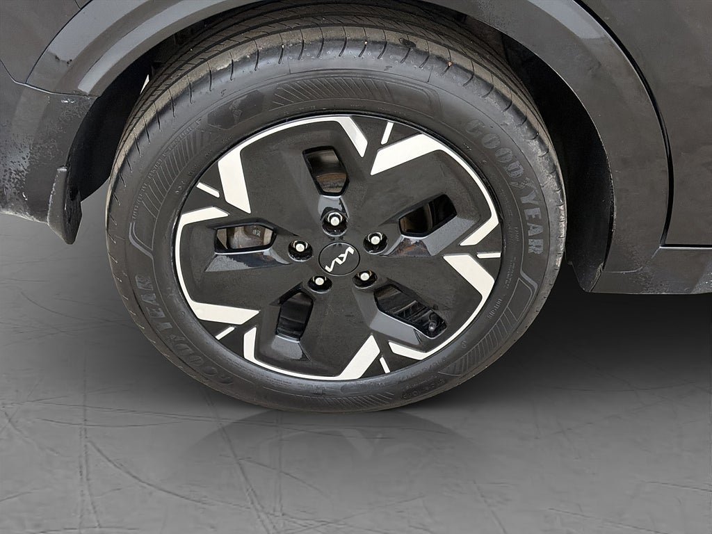 Vehicle Image 35