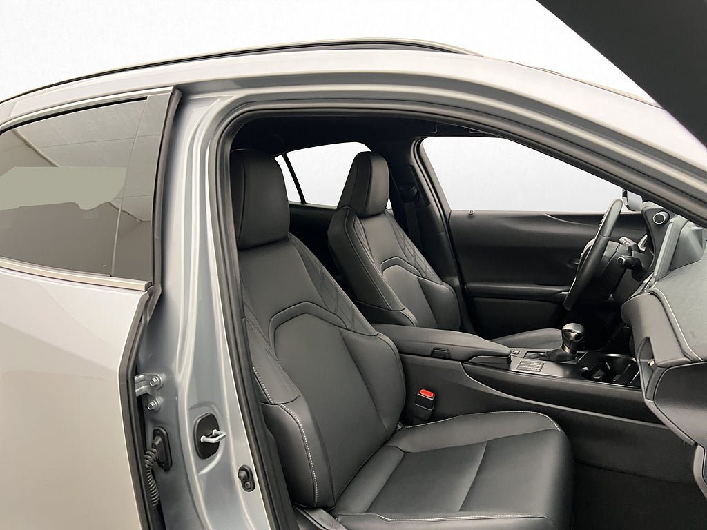 Vehicle Image 25