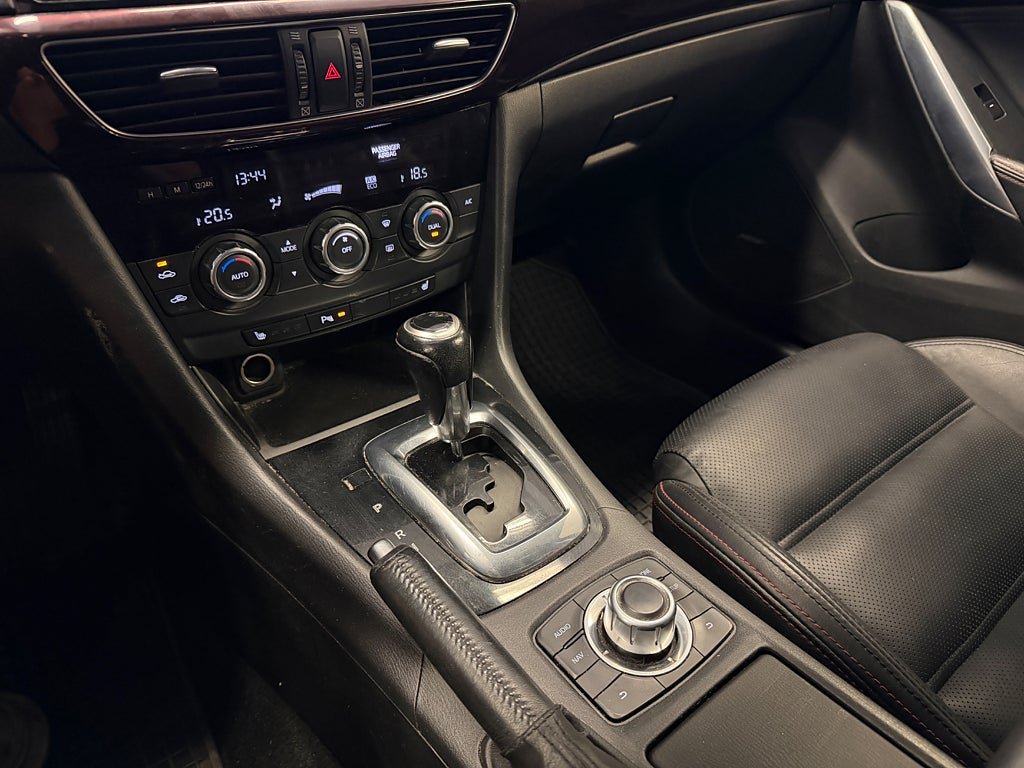 Vehicle Image 14