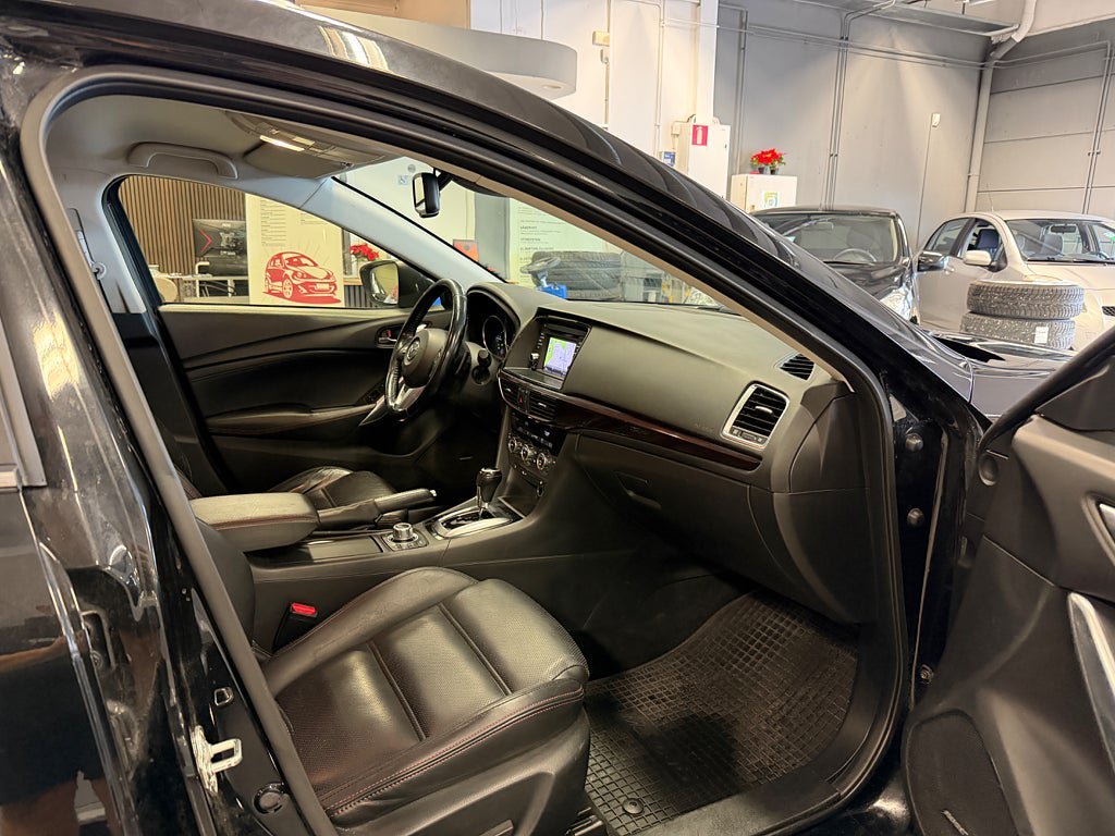 Vehicle Image 16