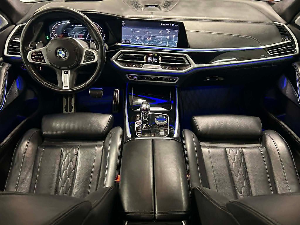 Vehicle Image 11
