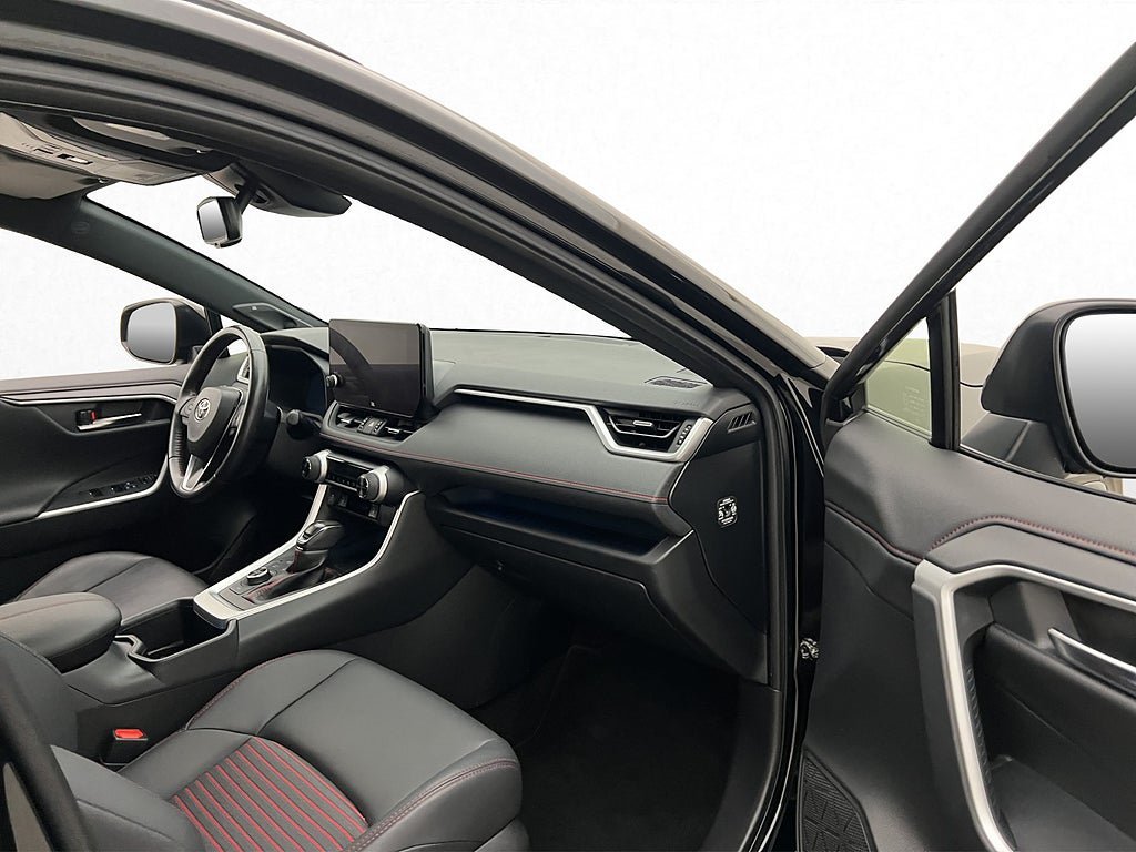 Vehicle Image 25