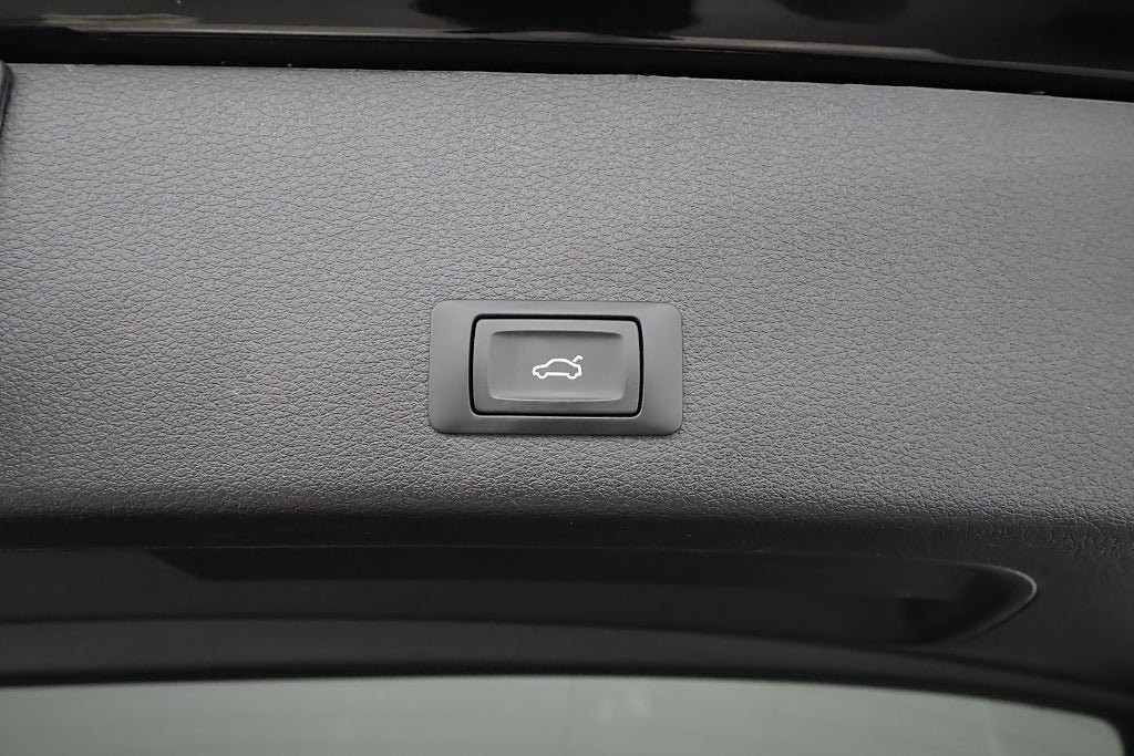 Vehicle Image 29