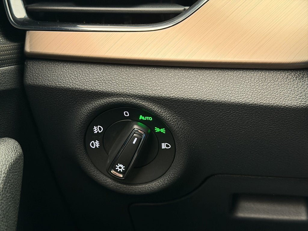 Vehicle Image 26