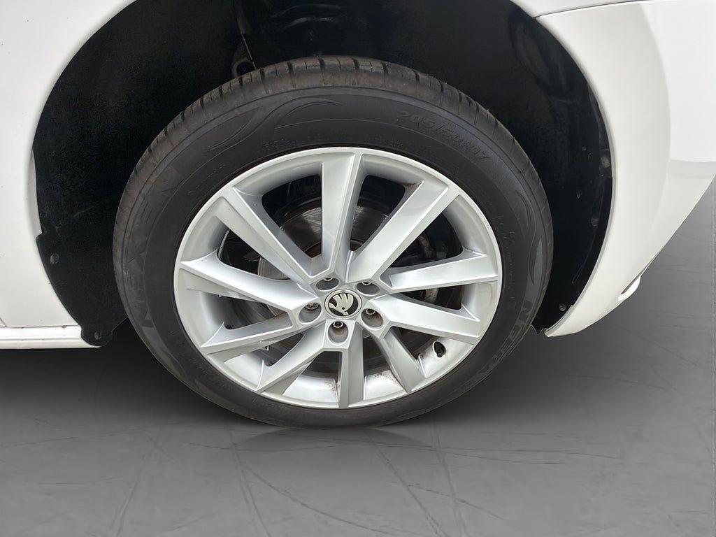 Vehicle Image 32