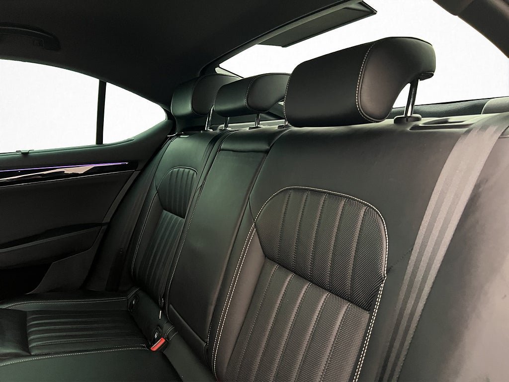Vehicle Image 32