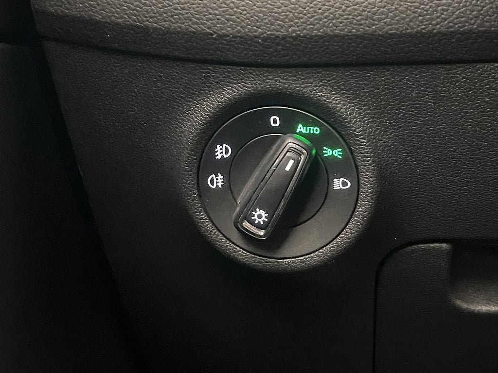 Vehicle Image 32