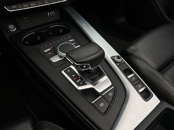 Vehicle Image 24