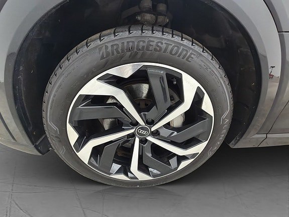 Vehicle Image 38