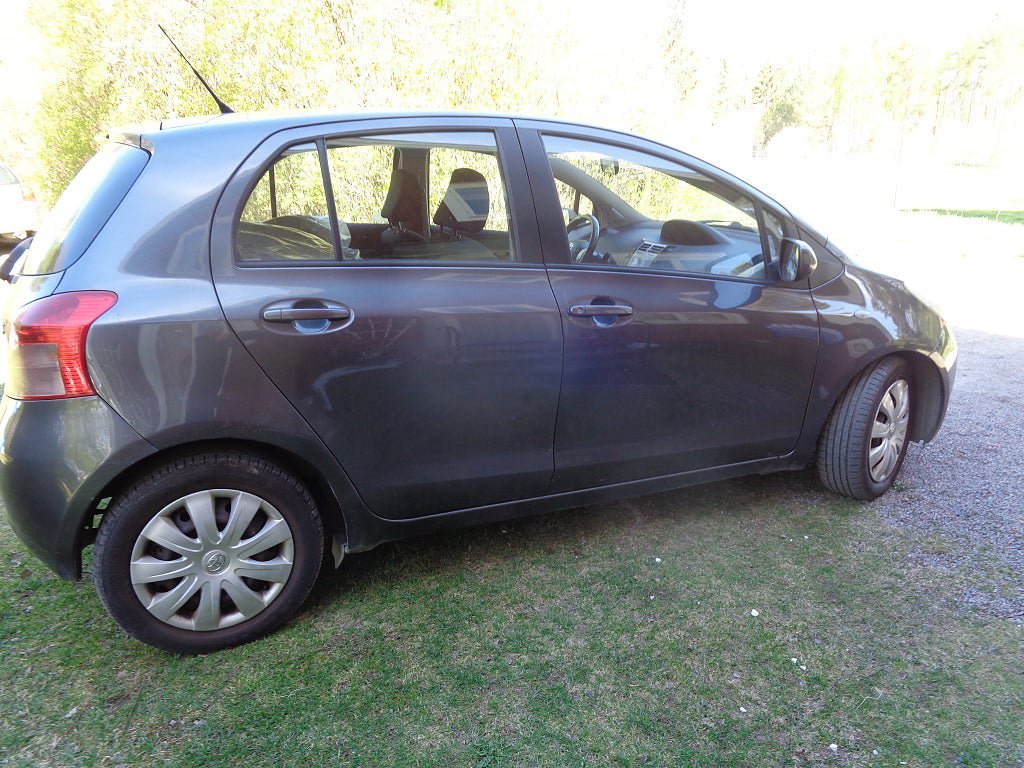 Vehicle Image 21