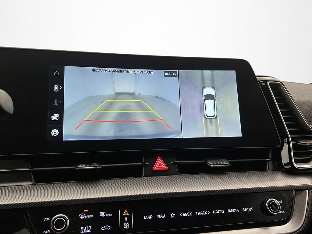 Vehicle Image 25