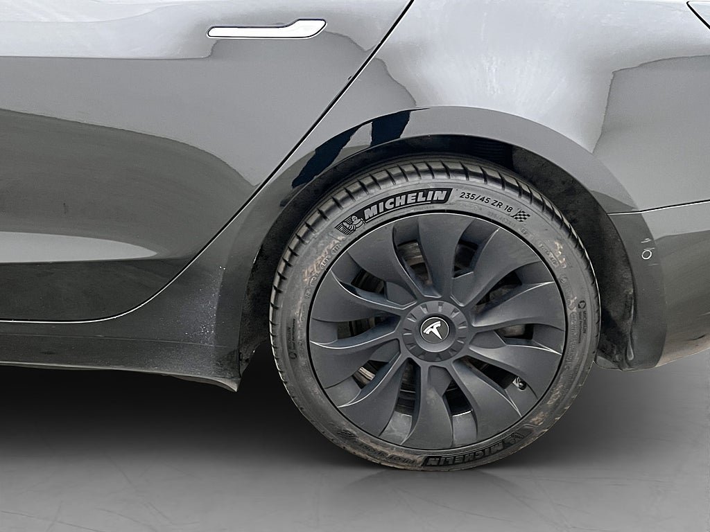 Vehicle Image 32