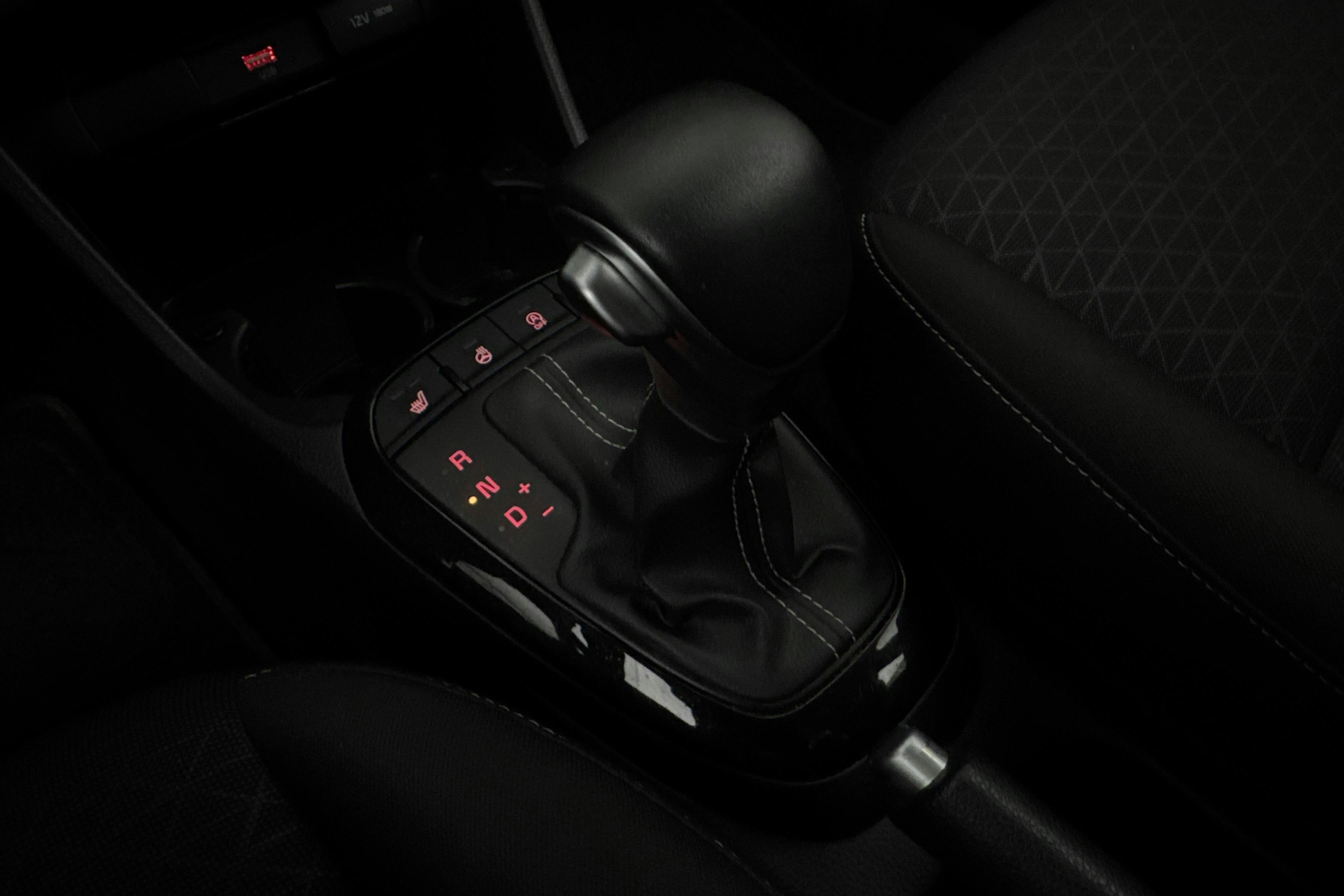 Vehicle Image 12