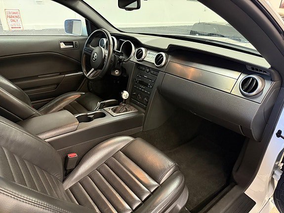 Vehicle Image 32