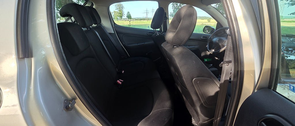 Vehicle Image 12