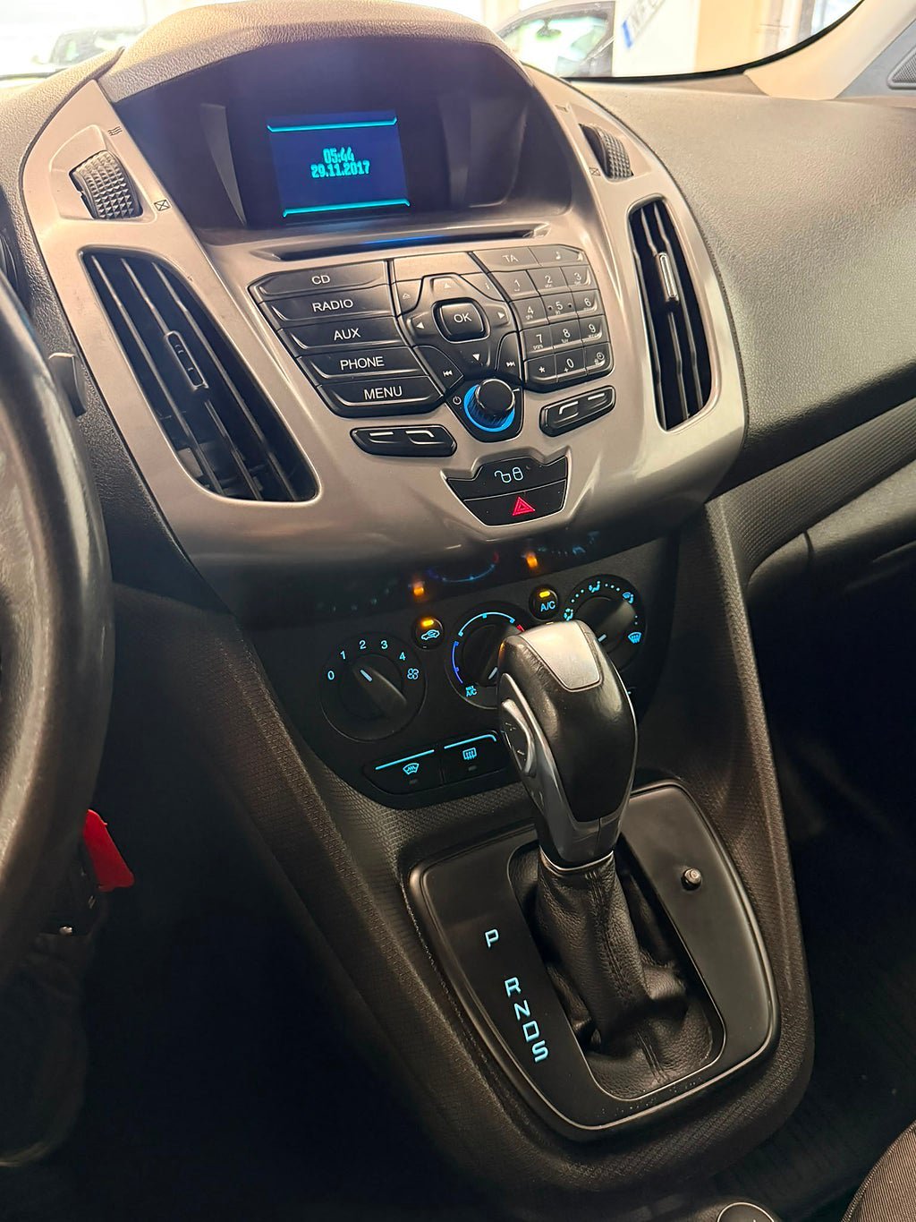 Vehicle Image 12