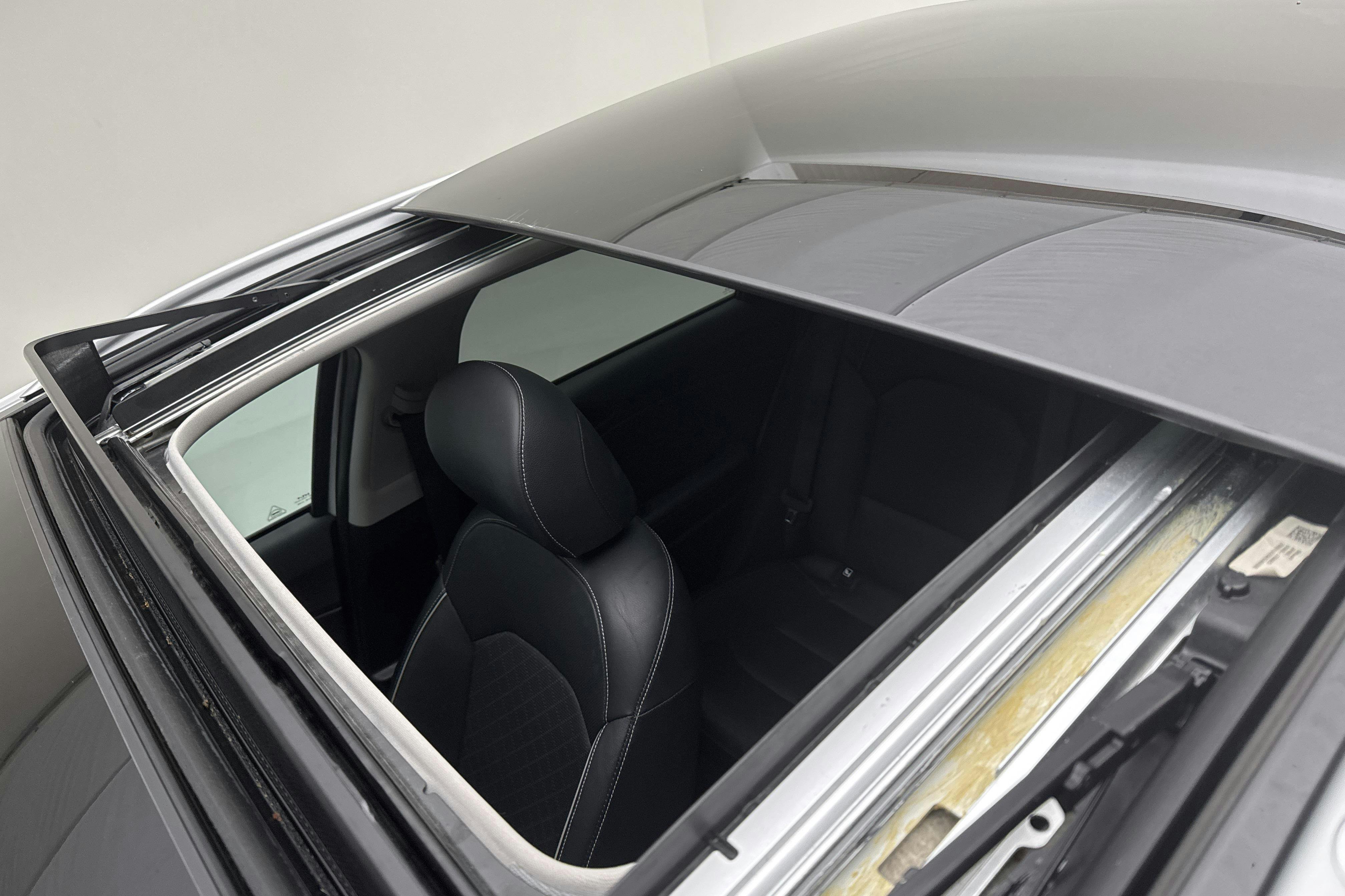 Vehicle Image 14
