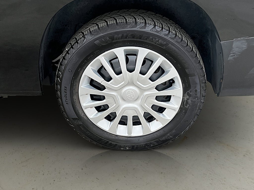 Vehicle Image 24