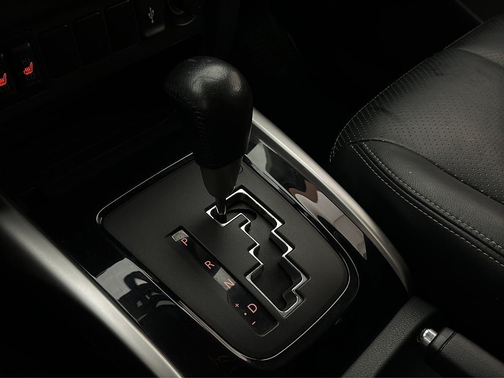 Vehicle Image 25