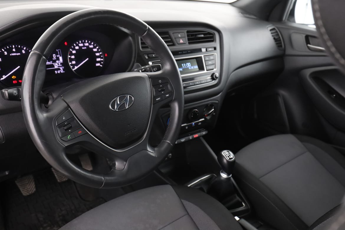 Vehicle Image 12
