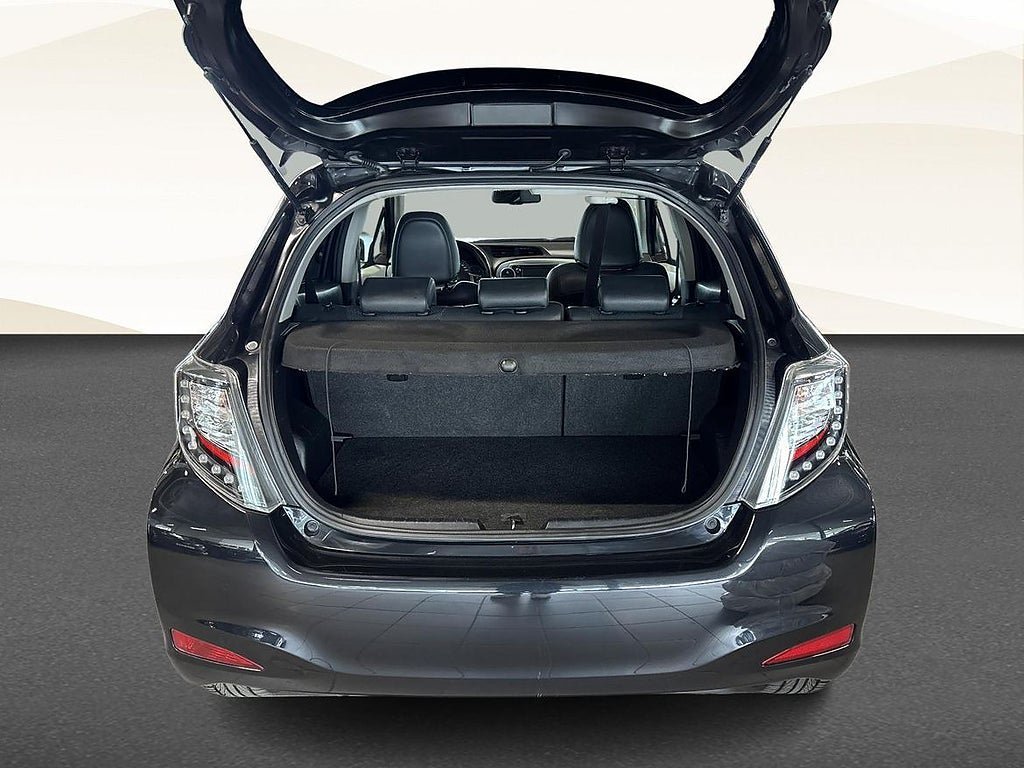 Vehicle Image 10