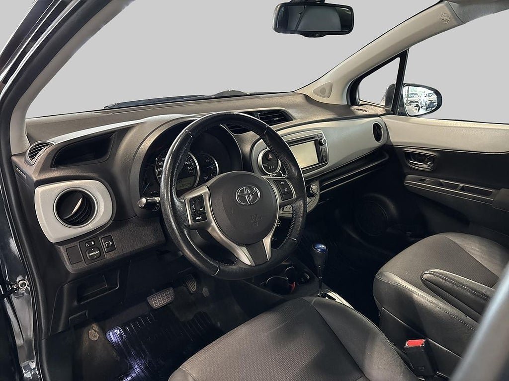 Vehicle Image 11